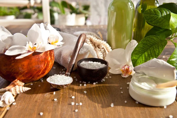 Bath salts and other skin care products — Stock Photo, Image