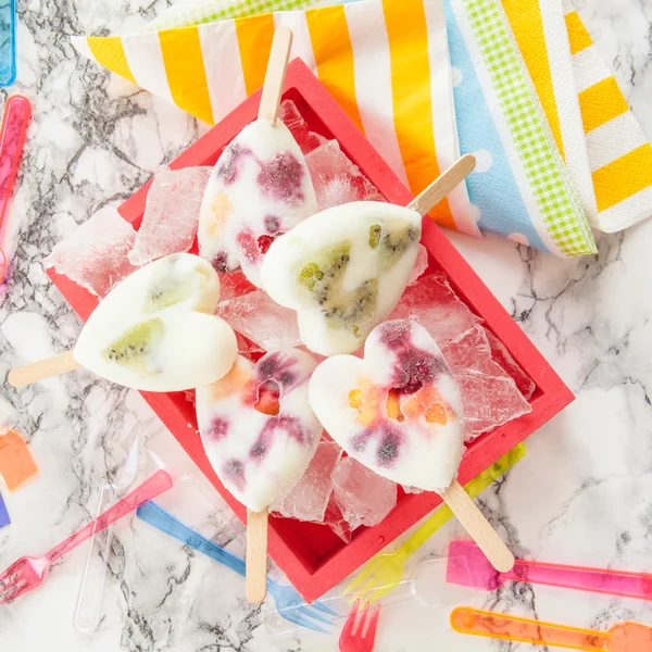 Homemade frozen popsicles — Stock Photo, Image