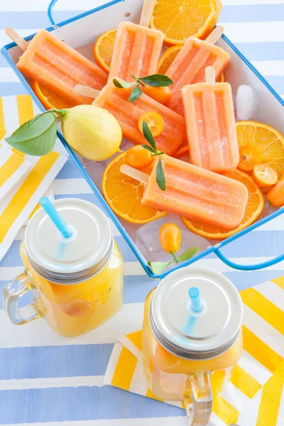 Homemade orange popsicles — Stock Photo, Image