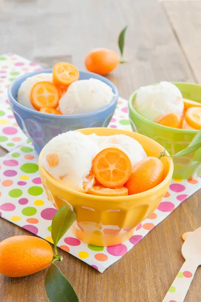 Ice cream with kumquats — Stock Photo, Image