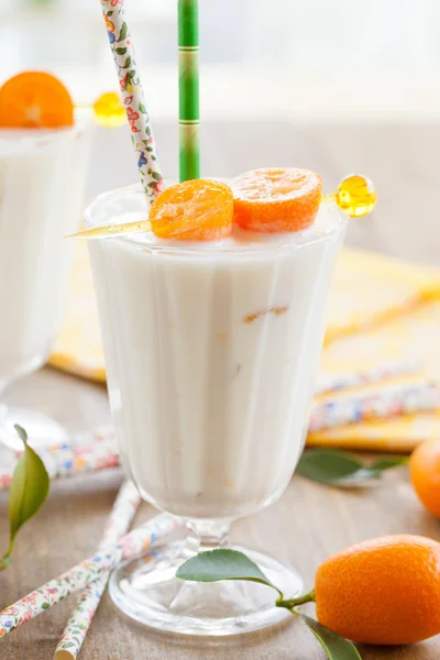 Milkshake with kumquats — Stock Photo, Image