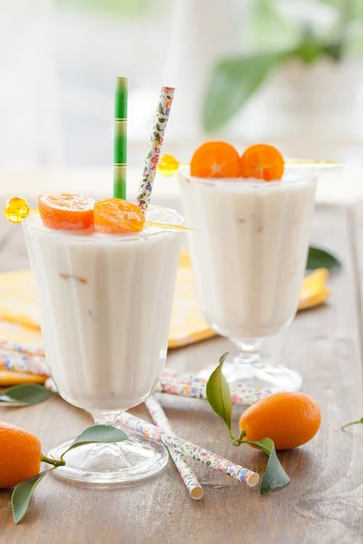 Milkshake with kumquats — Stock Photo, Image