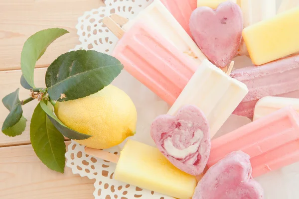 Variety of frozen popsicles — Stock Photo, Image