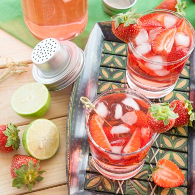 ev yapımı çilekli limonata