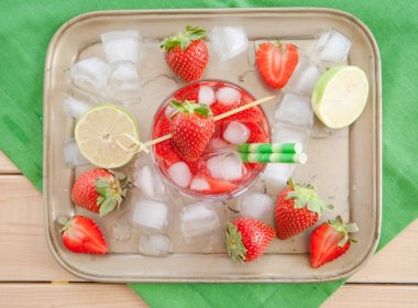 ev yapımı çilekli limonata