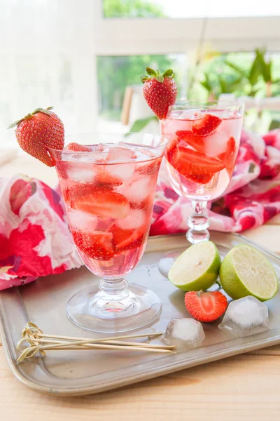 Homemade strawberry lemonade — Stock Photo, Image