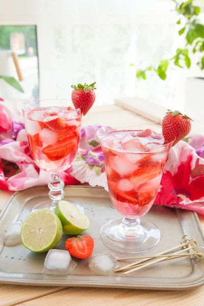 Homemade strawberry lemonade — Stock Photo, Image