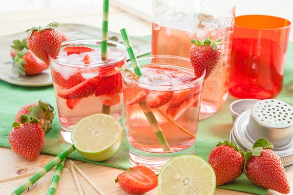 ev yapımı çilekli limonata