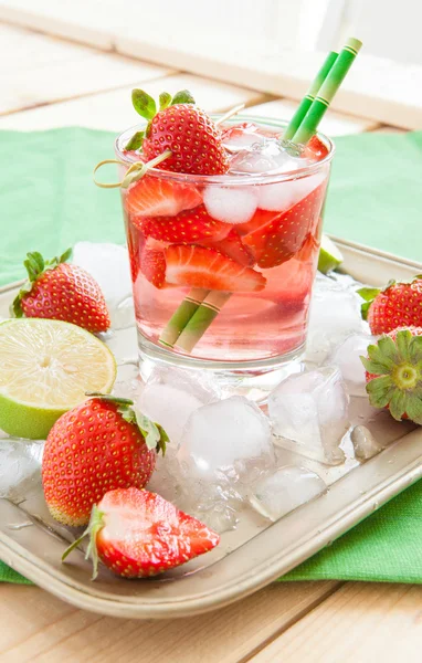 Homemade strawberry lemonade — Stock Photo, Image