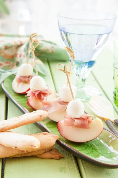 Dilim jambon füme ile kuru soğan — Stok fotoğraf