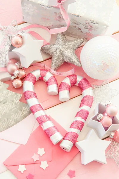 Weihnachtsdekoration in rosa — Stockfoto