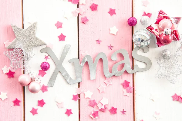 粉红色的圣诞装饰品 — 图库照片