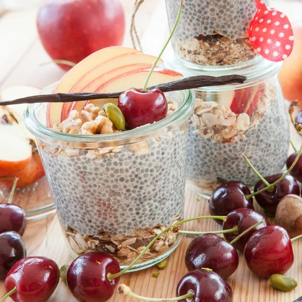 Pudding Chia aux fruits frais — Photo