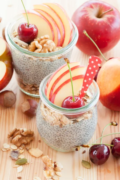 Pudding Chia aux fruits frais — Photo