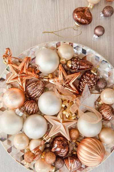 Ornamenti dell'albero di Natale nei toni del bronzo — Foto Stock