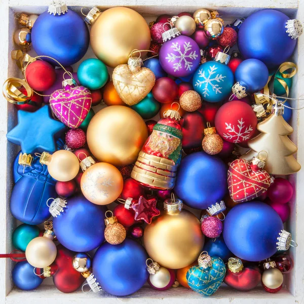 Barevné vánoční ozdoby — Stock fotografie