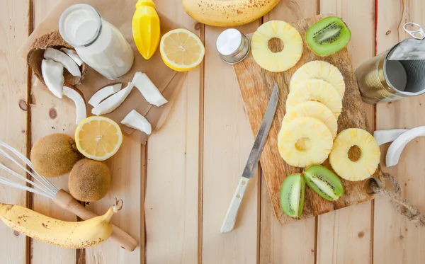 신선한 과일, 코코넛 밀크 — 스톡 사진
