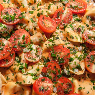 Tortellini taze domates ile