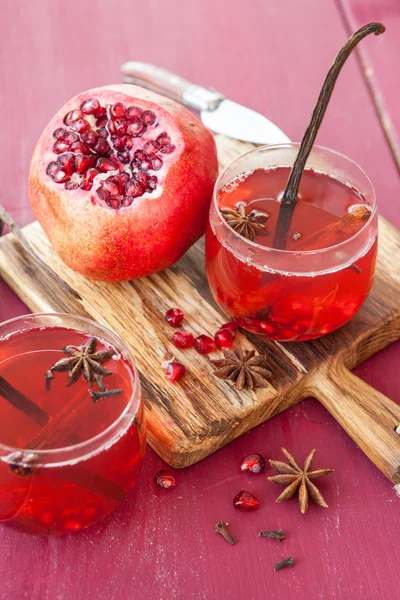 Mulled wine with winter spices — Stock Photo, Image