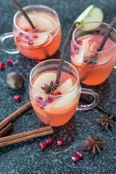 Mulled wine with winter spices — Stock Photo, Image