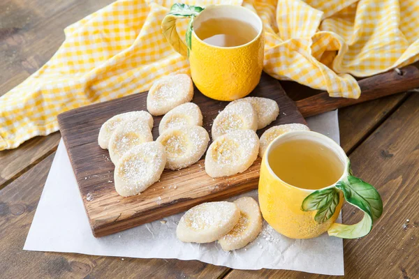 Pudra şekeri ile taze limonaie — Stok fotoğraf