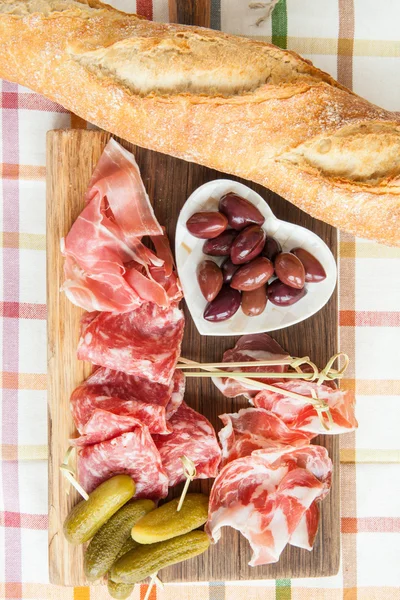 Selectie van hammen en salami — Stockfoto