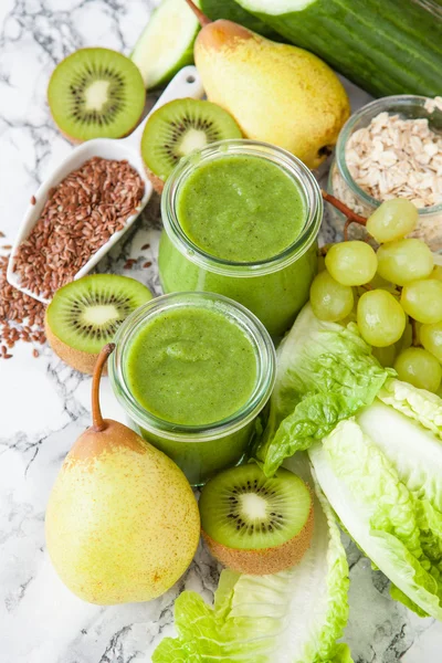 Green smoothie with kiwi — Stock Photo, Image