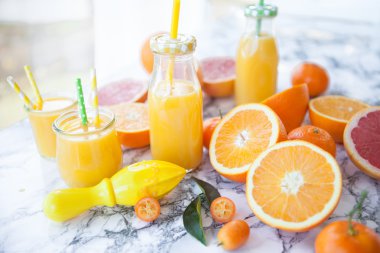Yapılan taze narenciye meyve suyu