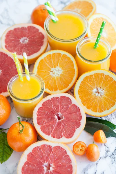 Juice made from fresh citrus fruits — Stock Photo, Image