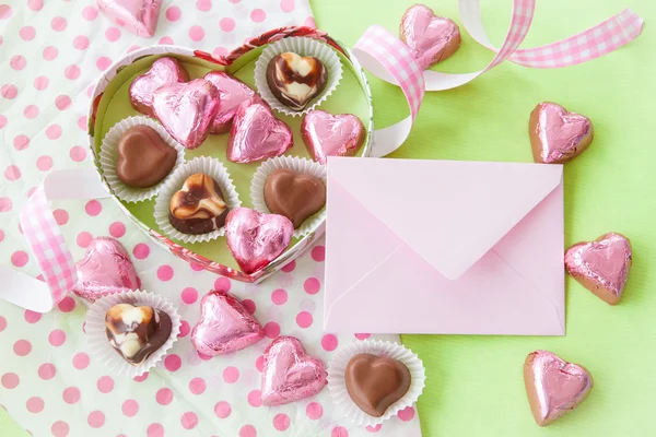 Kleurrijke chocolade harten — Stockfoto