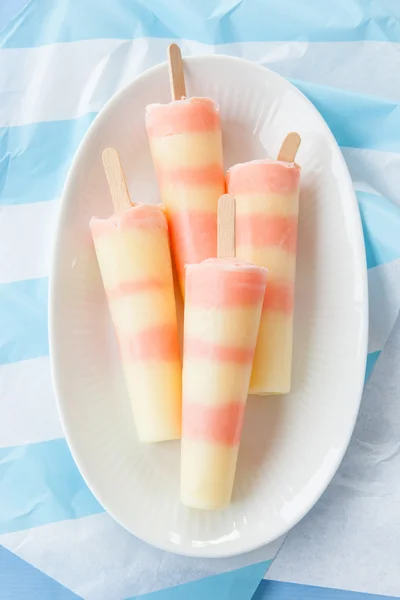 Homemade ice cream popsicles — Stock Photo, Image