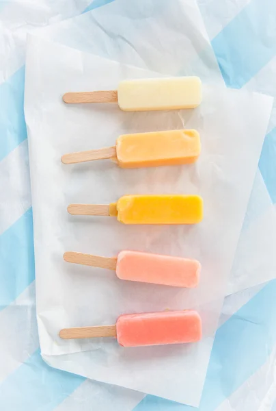 Homemade ice cream popsicles — Stock Photo, Image