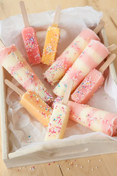 Homemade ice cream popsicles — Stock Photo, Image
