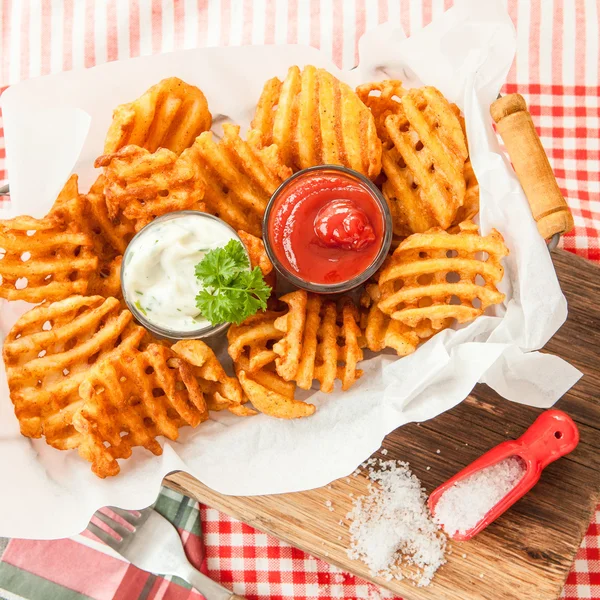 Frites aux gaufres fraîches — Photo