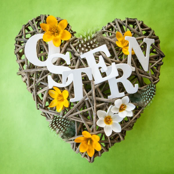 Cuore fatto da rami con fiori di croco — Foto Stock