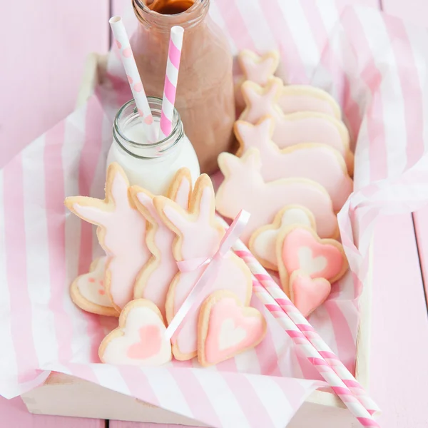 Pink cookies and milk — Stock Photo, Image