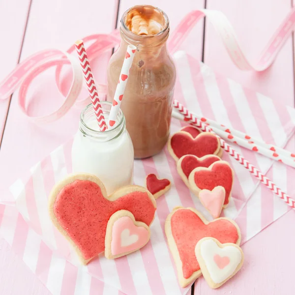 Pink cookies and milk — Stock Photo, Image