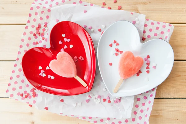 Ice cream pops in heart shape — Stock Photo, Image