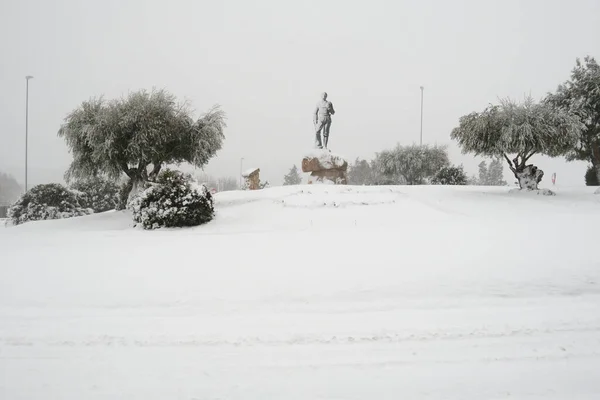 Manzanares Real Madrid España Enero 2021 Tormenta Nieve Estatua Rotonda — Foto de Stock
