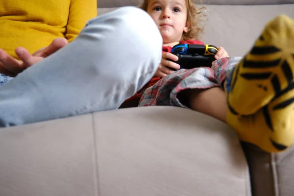 Primer Plano Una Familia Jugando Videojuegos Casa — Foto de Stock