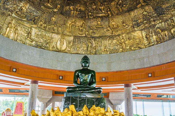 Největší světové Nefritový Buddha v wat Dhammamongkol, Thailan — Stock fotografie