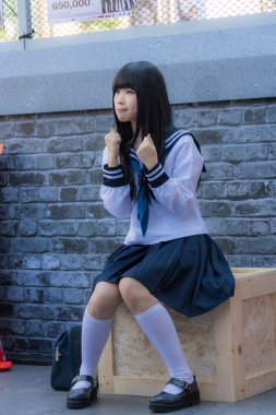 Bangkok, Tayland - 31 Mart: Sevimli Tay cosplayer Japon kız öğrenci pozlar 3 Tay-Japonya anime Festivali yılında fotoğraf için olarak 31 Mart 2013 Bangkok'ta Giydir.