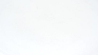 Omega 3 balık yağı için benzer ile pirinç kepek yağı kapsül hap ek ürün yığını beyaz izole arka plana yağıyor. Bu bir sanayi ek üretim süreçtir. HD makro