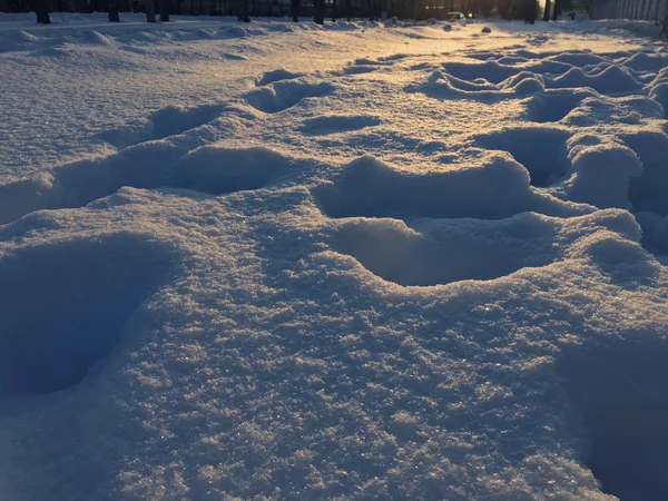 Steg den snön i solig dag — Stockfoto