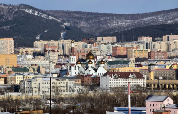 Şehrin kış manzarası. 