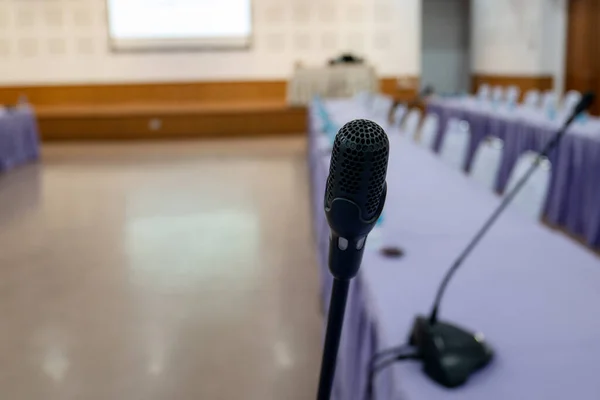 Microphone Dans Salle Conférence Séminaire Avec Fond Flou Participant Concept — Photo