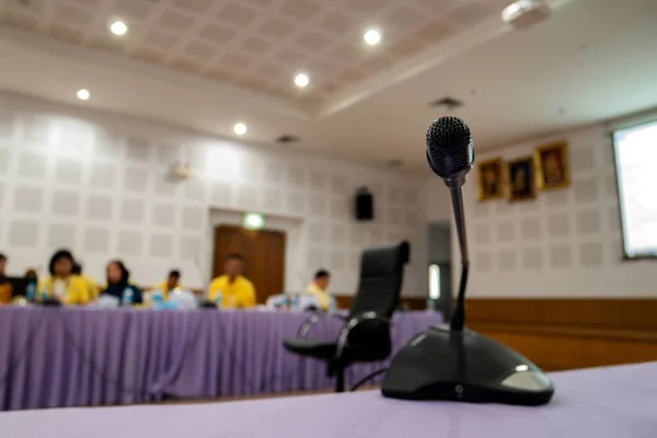 Microphone Dans Salle Conférence Séminaire Avec Fond Flou Participant Concept — Photo