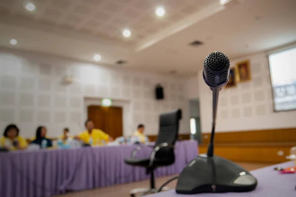 Microphone Dans Salle Conférence Séminaire Avec Fond Flou Participant Concept — Photo