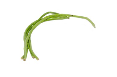 Uzun fasulye taze beyaz arka plan üzerinde