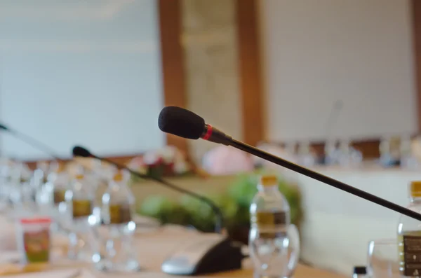 Microphone dans la salle de réunion — Photo